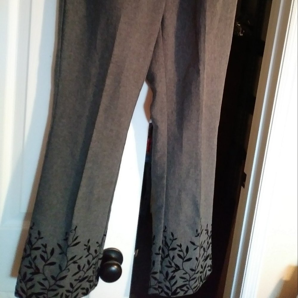 "Boutique Europa" Gray Trousers with Velvet Vines - Picture 4 of 7